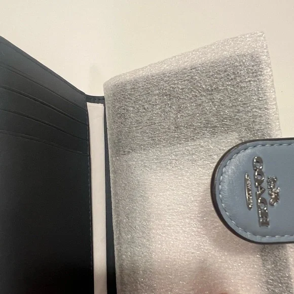 Coach Medium Light Blue/Chambray/Bluebell Leather Bi-Fold Corner Zip Wallet NWT - Picture 7 of 16